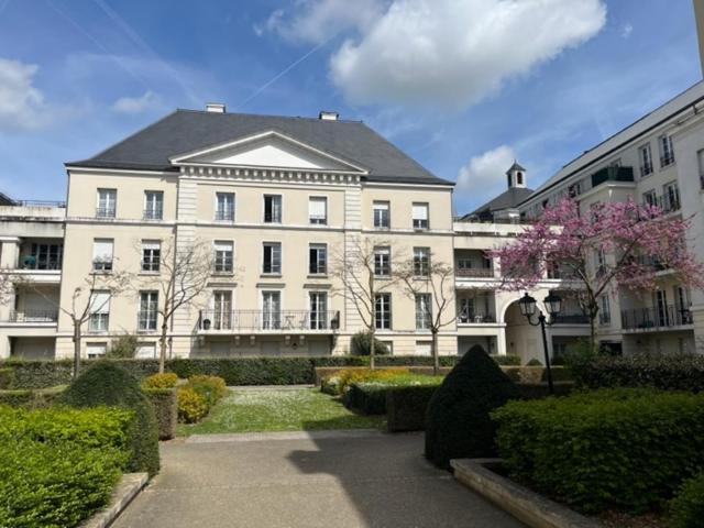 Family Stay - Steps From Disneyland Serris Bagian luar foto