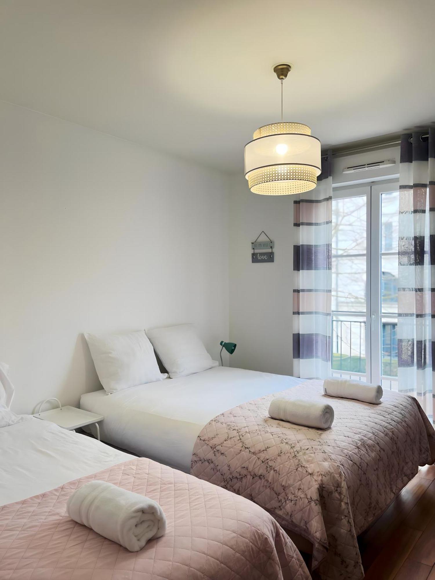 Family Stay - Steps From Disneyland Serris Bagian luar foto