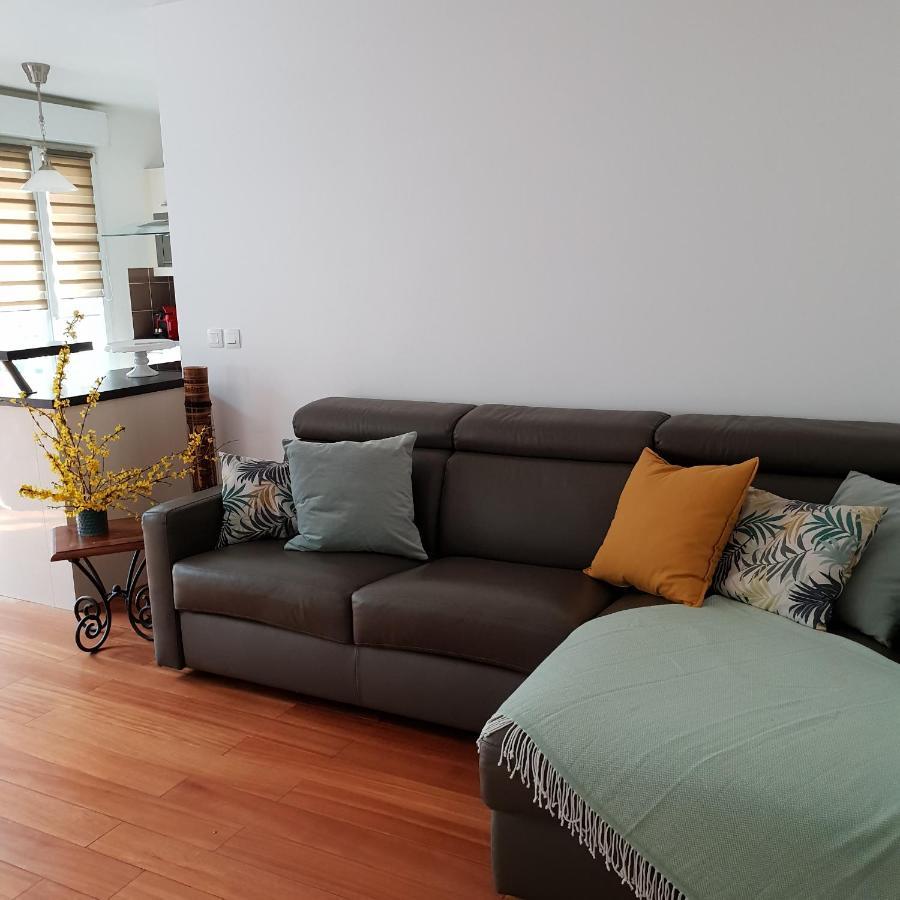 Family Stay - Steps From Disneyland Serris Bagian luar foto